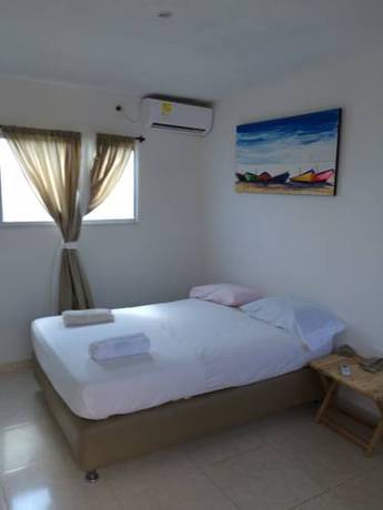 Imagen de la habitación del Hotel Y Caba&ntilde;as Juanmar. Foto 6