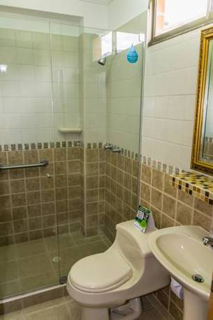 Imagen de la habitación del Hotel Y Centro De Convenciones La Extremadura. Foto 3