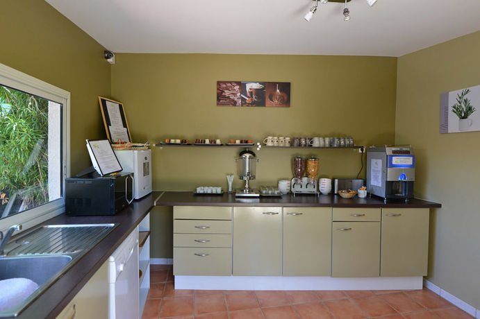 Imagen de los exteriores del Hotel Ylang Ylang. Foto 11