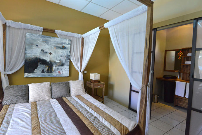 Imagen de la piscina del Hotel Ylang Ylang. Foto 15