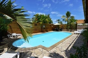 Imagen de la piscina del Hotel Ylang Ylang. Foto 16