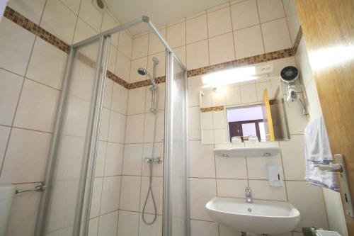 Imagen de la habitación del Hotel Zu den Linden. Foto 11