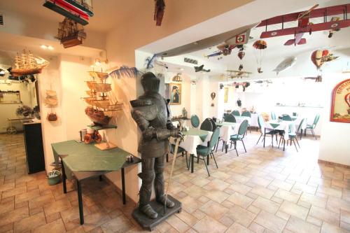 Imagen del bar/restaurante del Hotel Zu den Linden. Foto 2