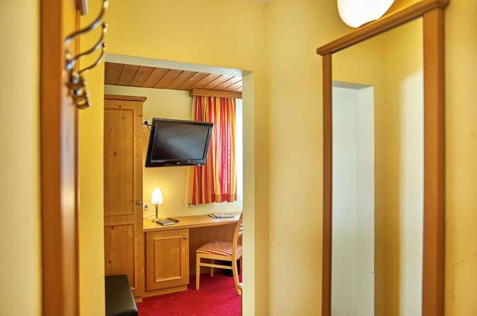 Imagen de la habitación del Hotel Zum Blauen Hecht. Foto 14