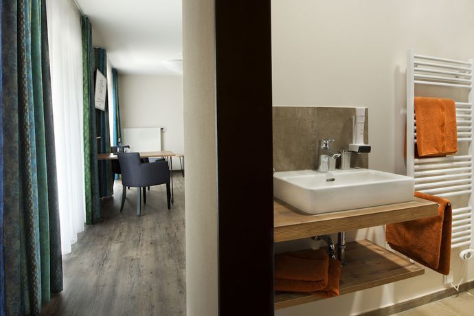 Imagen de la habitación del Hotel Zum Gr&uuml;nen Baum. Foto 2