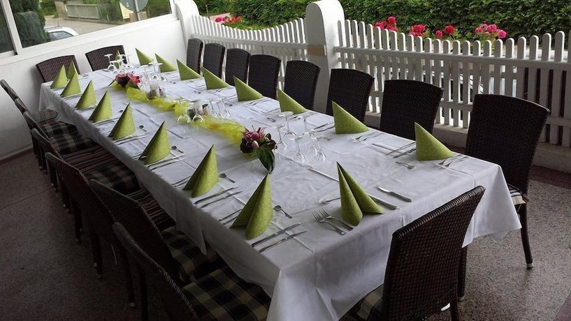 Imagen de los exteriores del Hotel Zum wei&szlig;en Mohren. Foto 9