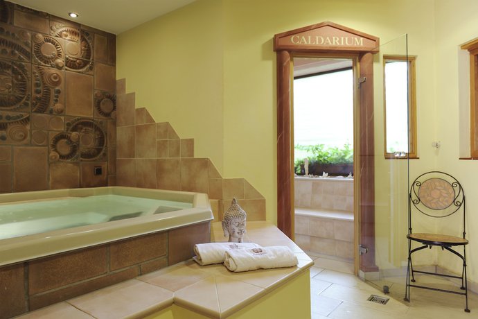 Imagen de la piscina del Hotel Zur Post, Deudesfeld. Foto 18