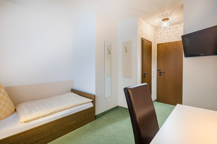 Imagen de la habitación del Hotel Zur Post, Hemmingen. Foto 14