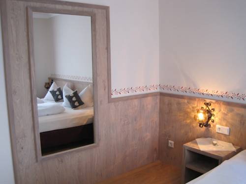 Imagen de la habitación del Hotel Zur Sch&ouml;nen Aussicht. Foto 12