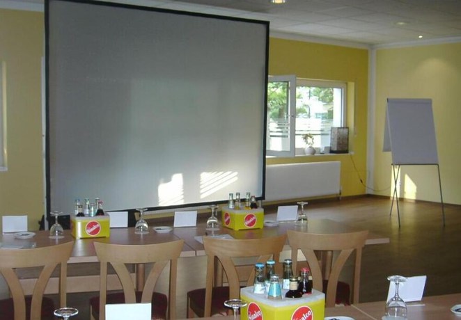 Imagen del bar/restaurante del Hotel am Westend. Foto 14