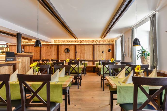 Imagen del bar/restaurante del Hotel and Gasthof Krone. Foto 9