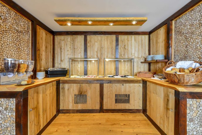 Imagen del bar/restaurante del Hotel and Gasthof Krone. Foto 10