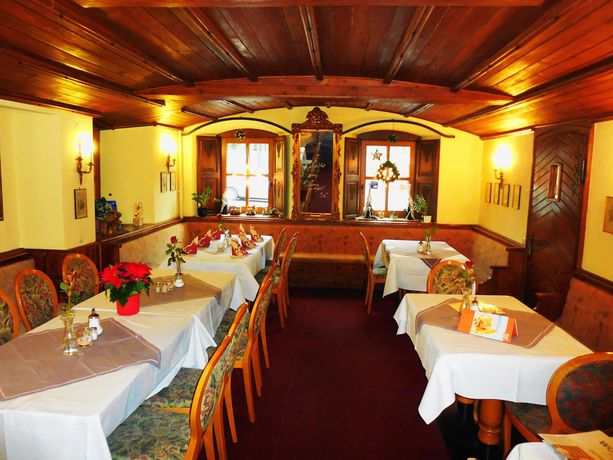 Imagen del bar/restaurante del Hotel and Restaurant Zum Schwarzen Kreuz. Foto 3