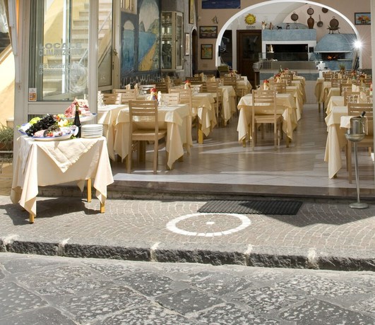 Imagen del bar/restaurante del Hotel da Raffaele. Foto 6