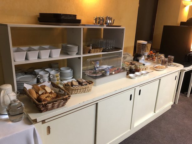 Imagen del bar/restaurante del Hotel de Paris, CHATEL GUYON. Foto 5
