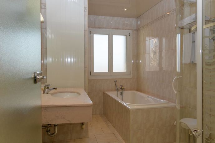 Imagen de la habitación del Hotel de la Cloche. Foto 5