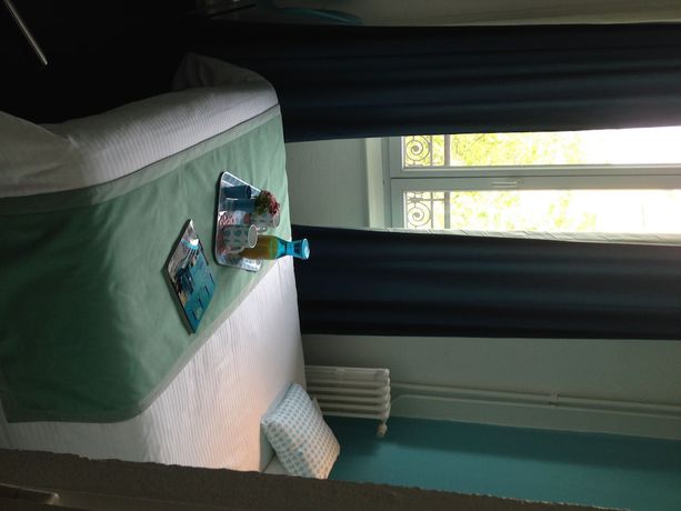 Imagen de la habitación del Hotel de la Croix Rousse. Foto 3