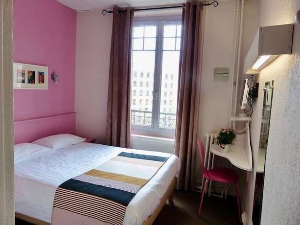 Imagen de la habitación del Hotel de la Croix Rousse. Foto 16