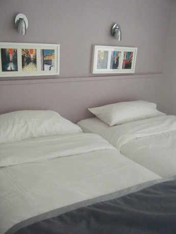 Imagen de la habitación del Hotel de la Croix Rousse. Foto 18