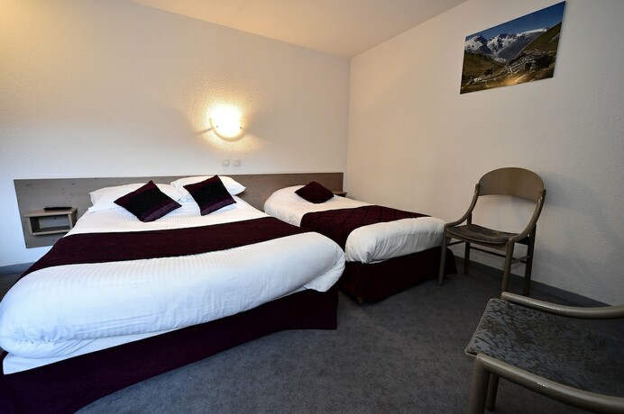 Imagen de la habitación del Hotel de la Gare, Eygliers. Foto 14