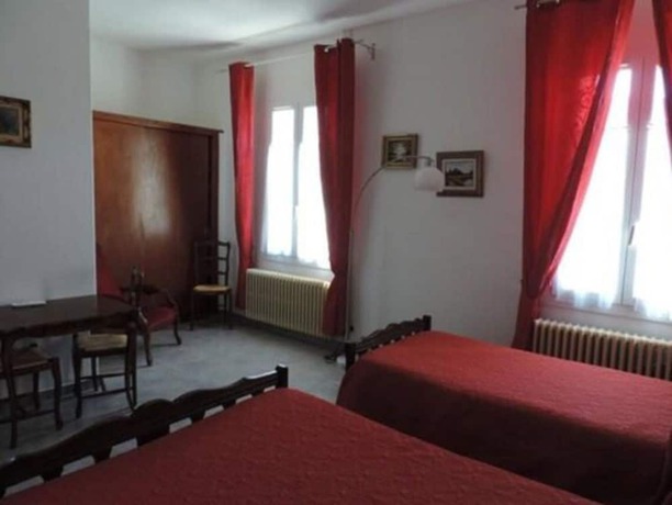 Imagen de la habitación del Hotel des Touristes. Foto 9