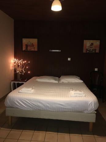 Imagen de la habitación del Hotel du Commerce, Semur-en-Auxois. Foto 3