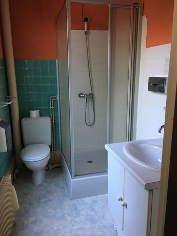 Imagen de la habitación del Hotel du Commerce, Semur-en-Auxois. Foto 5