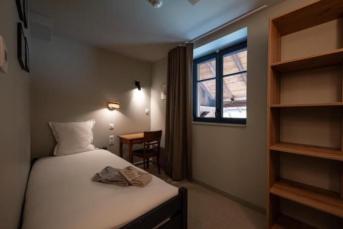 Imagen de la habitación del Hotel du Domaine Saint Loup. Foto 15