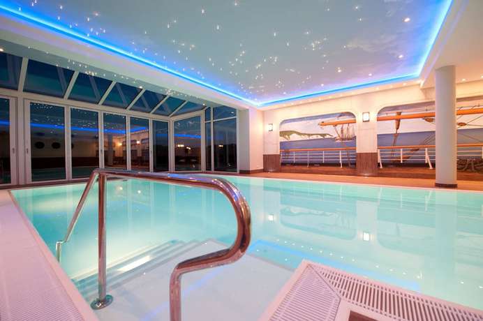 Imagen de la piscina del Hotel im Golfpark Strelasund. Foto 18