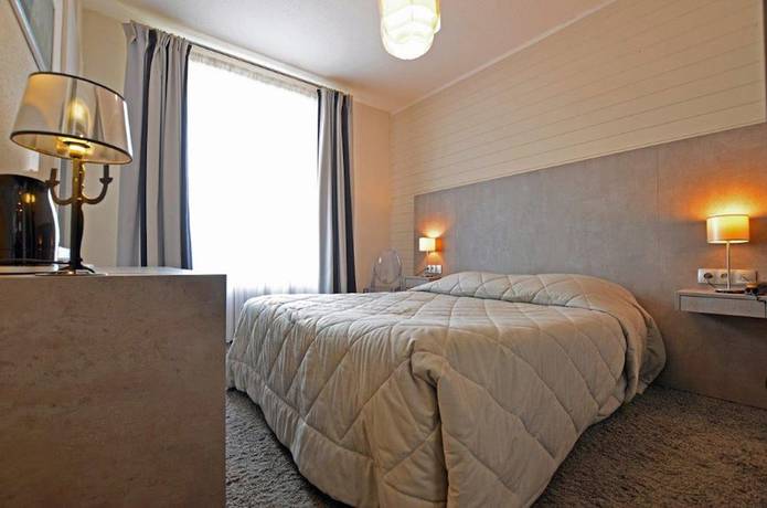 Imagen de la habitación del Hotel la R&eacute;serve, G&eacute;rardmer. Foto 13