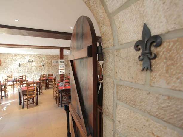 Imagen del bar/restaurante del Hotel le Chapeau Rouge. Foto 4