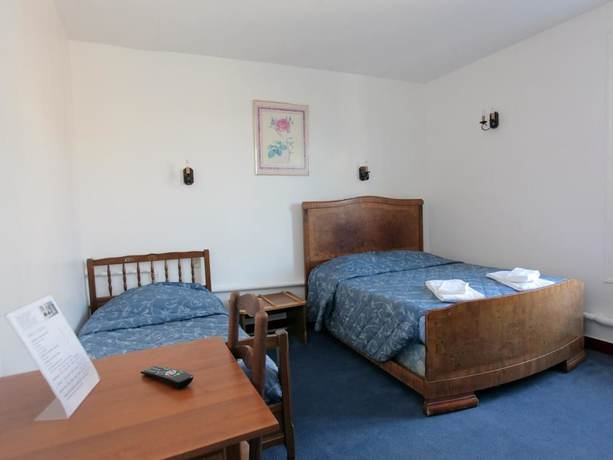 Imagen de la habitación del Hotel le Chapeau Rouge. Foto 9