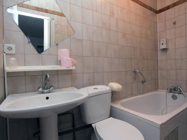 Imagen de la habitación del Hotel le Chapeau Rouge. Foto 13
