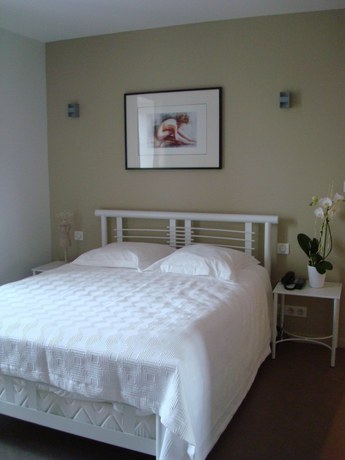 Imagen de la habitación del Hotel le Saint Aubin. Foto 4