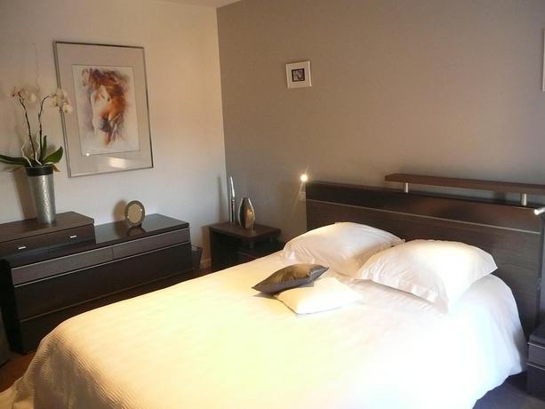 Imagen de la habitación del Hotel le Saint Aubin. Foto 7