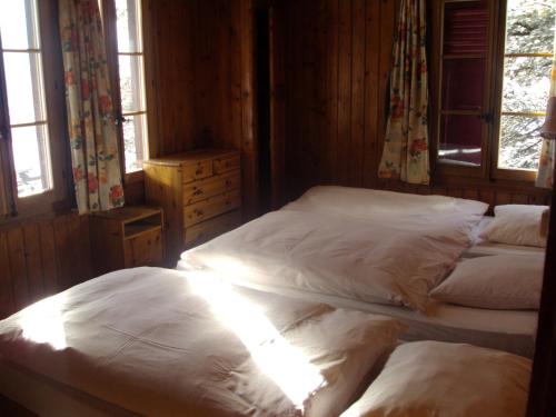 Imagen de la habitación del Hotel les Touristes. Foto 6