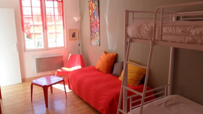 Imagen de la habitación del Hotel les vieux Acacias. Foto 2