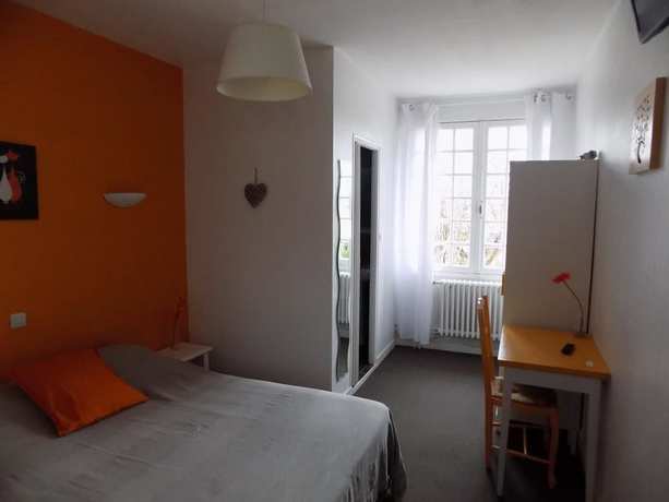 Imagen de la habitación del Hotel les vieux Acacias. Foto 3