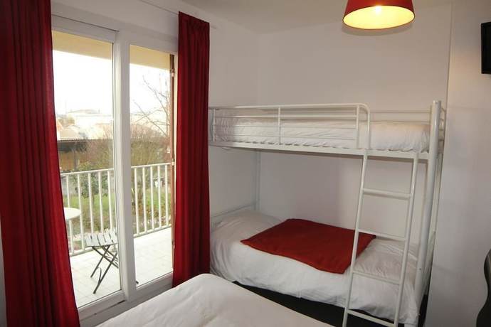 Imagen de la habitación del Hotel les vieux Acacias. Foto 6