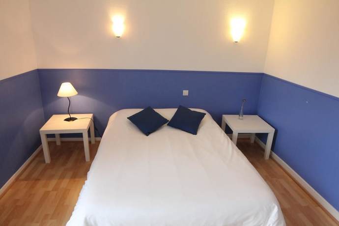 Imagen de la habitación del Hotel les vieux Acacias. Foto 7