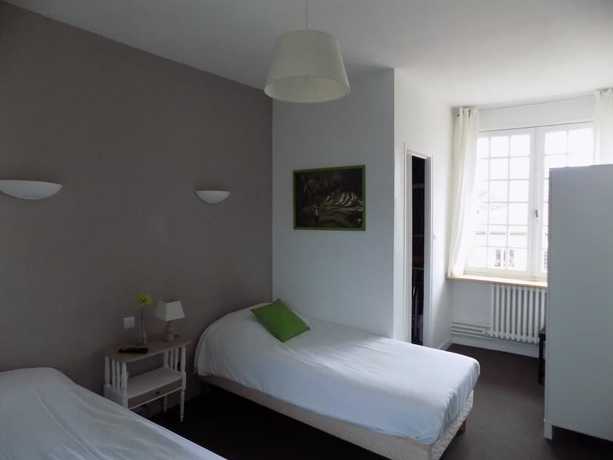 Imagen de la habitación del Hotel les vieux Acacias. Foto 8