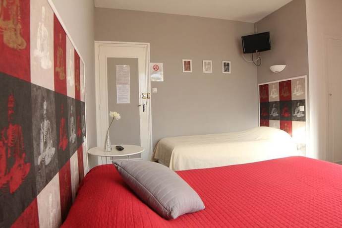 Imagen de la habitación del Hotel les vieux Acacias. Foto 11
