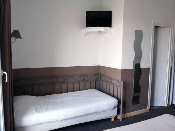 Imagen de la habitación del Hotel les vieux Acacias. Foto 16
