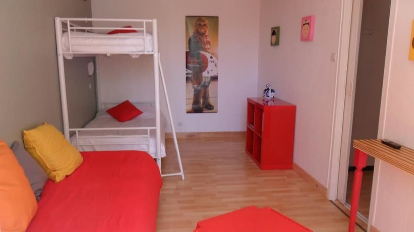 Imagen de la habitación del Hotel les vieux Acacias. Foto 17