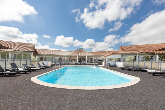 Imagen de la piscina del Hotel restaurant du Casino de Capvern. Foto 20