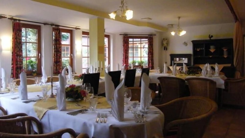 Imagen del bar/restaurante del Hotel und Restaurant Landhaus H&ouml;now oHG. Foto 4