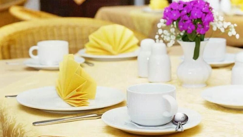 Imagen del bar/restaurante del Hotel und Restaurant Landhaus H&ouml;now oHG. Foto 5