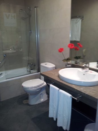 Imagen de la habitación del Hotel y Apartamentos Vertice Sevilla Aljarafe. Foto 3