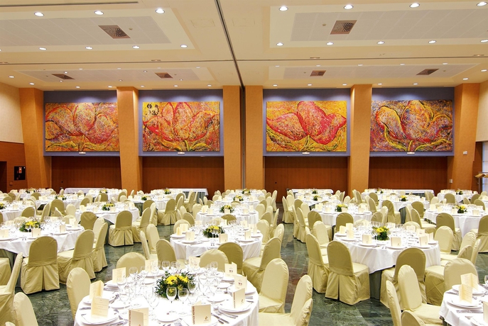 Imagen de los interiores del Hotel y Apartamentos Vertice Sevilla Aljarafe. Foto 7