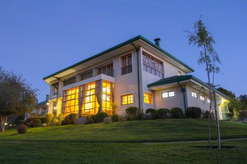 Imagen general del Hotel y Caba&ntilde;as Huallilemu Sur - Caja Los Andes. Foto 3